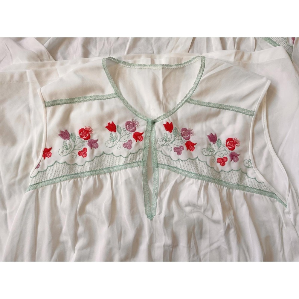 Vintage White nightgown and‎ robe set size M (35-37), JCPenney - Picture 9 of 11